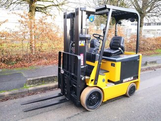 4-Rad Gabelstapler Caterpillar EC25N