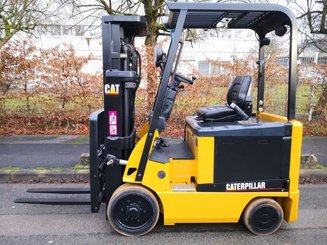 4-Rad Gabelstapler Caterpillar EC25N