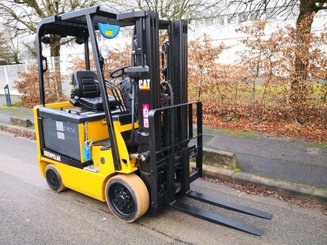 4-Rad Gabelstapler Caterpillar EC25N