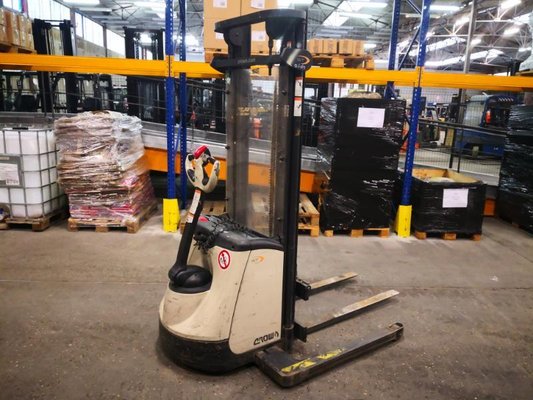 Mitgänger-Spreizenstapler Crown ST3000-1.0 - 1