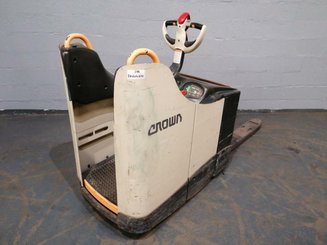 Niederhubwagen Fahrerstand Crown WT3040