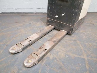 Niederhubwagen Fahrerstand Crown WT3040