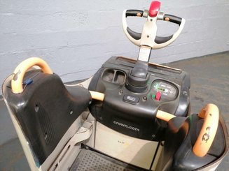 Niederhubwagen Fahrerstand Crown WT3040