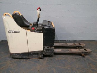 Niederhubwagen Fahrerstand Crown WT3040