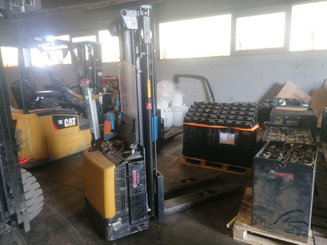 Hochhubwagen mit Deichsel Caterpillar NSP12N