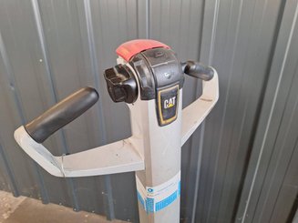 Niederhubwagen mit Deichsel Caterpillar NPP20N2