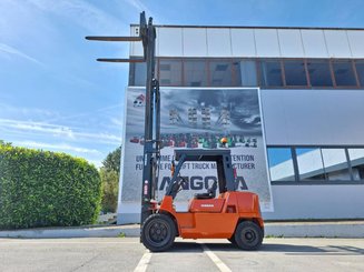 4-Rad Gabelstapler Nissan F04D40Q - 8