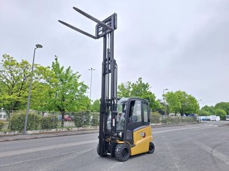 4-Rad Gabelstapler Caterpillar EP30N