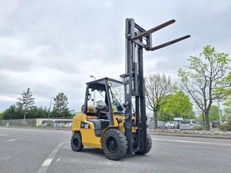 4-Rad Gabelstapler Caterpillar GP35 NTD