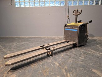 Niederhubwagen Fahrerstand Caterpillar NPV20N2