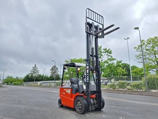 4-Rad Gabelstapler Heli CPD30