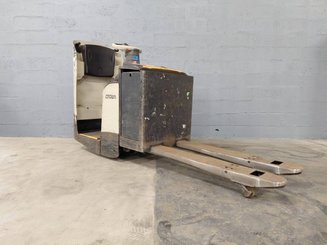 Niederhubwagen Fahrerstand Crown WT3040 2.00
