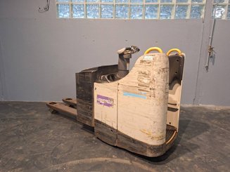 Niederhubwagen Fahrerstand Crown WT3040 2.00