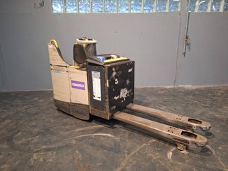 Niederhubwagen Fahrerstand Crown WT3040 2.00