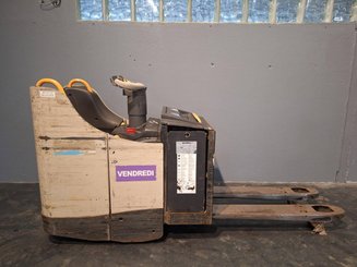 Niederhubwagen Fahrerstand Crown WT3040 2.00