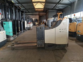 Niederhubwagen Fahrerstand Crown WT3040 2.00