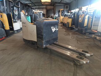 Niederhubwagen Fahrerstand Crown WT3040 2.00