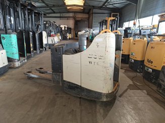 Niederhubwagen Fahrerstand Crown WT3040 2.00