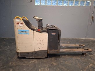 Niederhubwagen Fahrerstand Crown WT3040 2.00