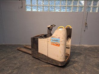 Niederhubwagen Fahrerstand Crown WT3040 2.00