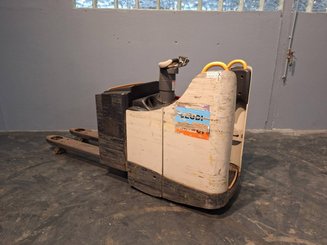 Niederhubwagen Fahrerstand Crown WT3040 2.00