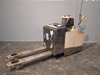 Niederhubwagen Fahrerstand Crown WT3040 2.00