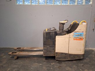Niederhubwagen Fahrerstand Crown WT3040 2.00