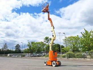 Gelenkarbeitsbühne JLG E300AJP - 20