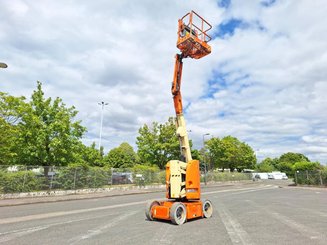 Gelenkarbeitsbühne JLG E300AJP - 12