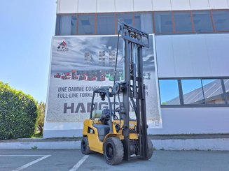 4-Rad Gabelstapler Caterpillar GP30N
