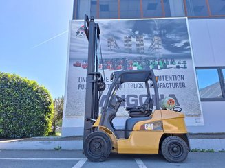 4-Rad Gabelstapler Caterpillar GP30N
