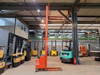 Hochhubwagen mit Deichsel BT LSF 1250 EE
