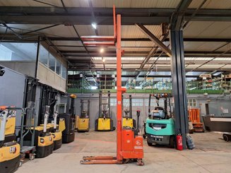 Hochhubwagen mit Deichsel BT LSF 1250 EE