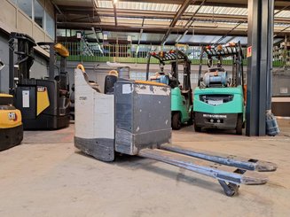 Niederhubwagen Fahrerstand Crown WT3040 2.00