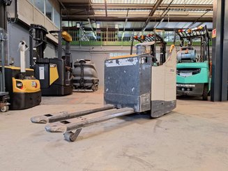 Niederhubwagen Fahrerstand Crown WT3040 2.00