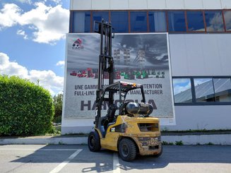 4-Rad Gabelstapler Caterpillar GP30N