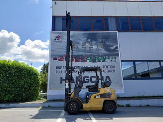 4-Rad Gabelstapler Caterpillar GP30N