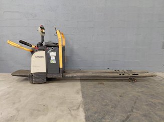 Niederhubwagen Fahrerstand Crown WT3060