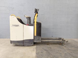 Niederhubwagen Fahrerstand Crown WT3040