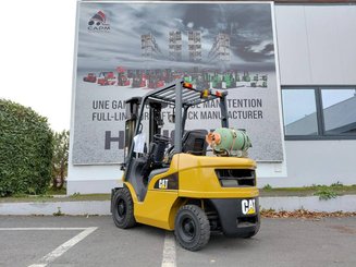 4-Rad Gabelstapler Caterpillar GP25N