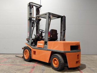 4-Rad Gabelstapler Nissan EGH02A30U