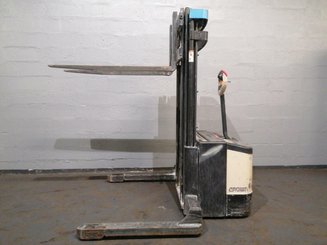 Mitgänger-Spreizenstapler Crown WS2300 1.8