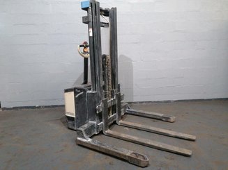 Mitgänger-Spreizenstapler Crown WS2300 1.8