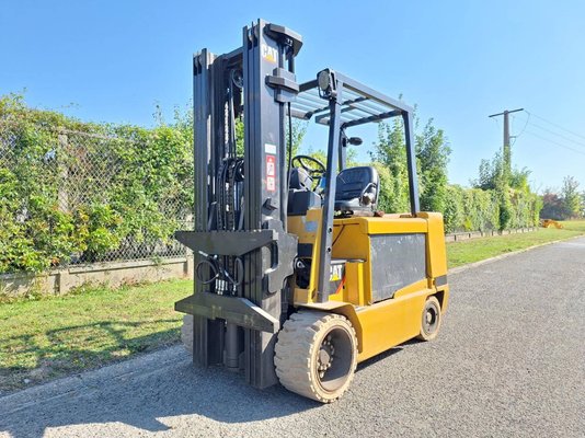 4-Rad Gabelstapler Caterpillar EC55N - 1
