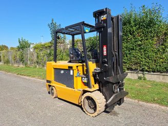 4-Rad Gabelstapler Caterpillar EC55N
