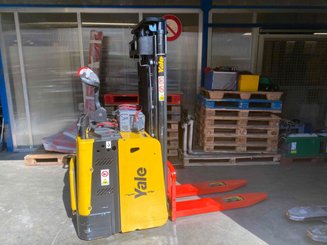 Hochhubwagen Yale MS12X