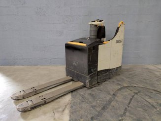 Niederhubwagen Fahrerstand Crown WT3040