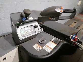 Niederhubwagen Fahrerstand Crown PR4500 - 8