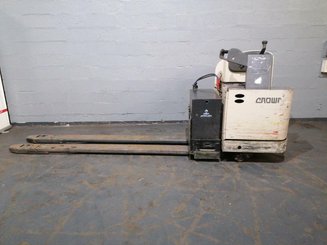 Niederhubwagen Fahrerstand Crown PR4500 - 4
