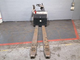 Niederhubwagen Fahrerstand Crown PR4500 - 2